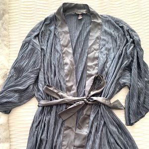$10 Victoria Secret showstopper robe